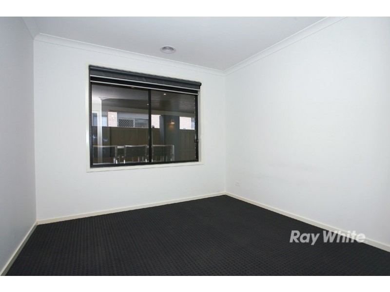 12 Hugden Road, Lyndhurst VIC 3975