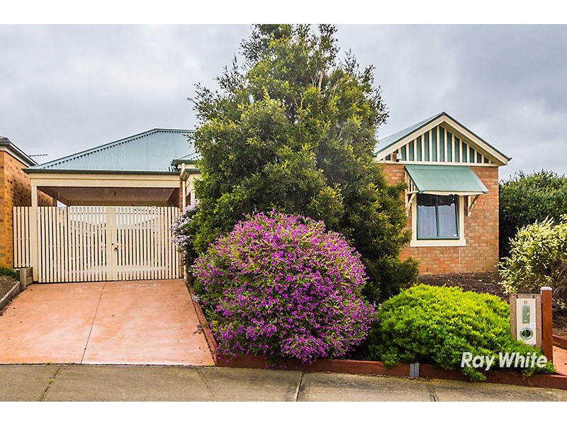 6 Michaelia Close, Cranbourne West VIC 3977