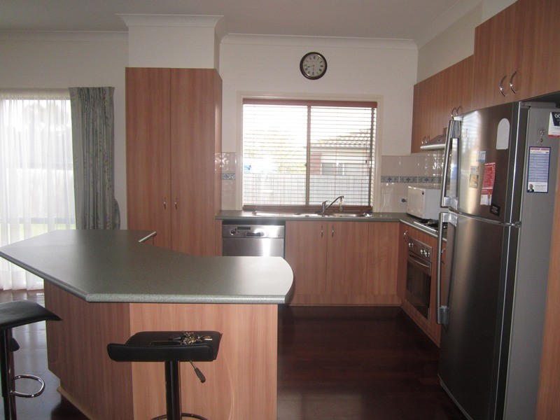 6 Michaelia Close, Cranbourne West VIC 3977