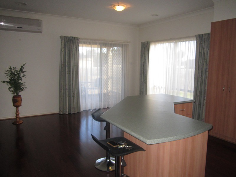 6 Michaelia Close, Cranbourne West VIC 3977