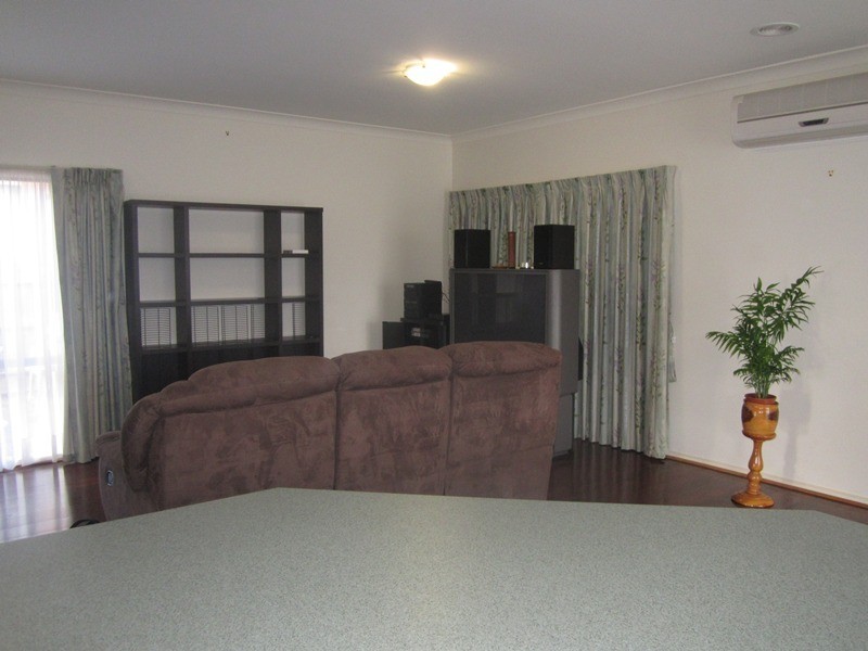 6 Michaelia Close, Cranbourne West VIC 3977