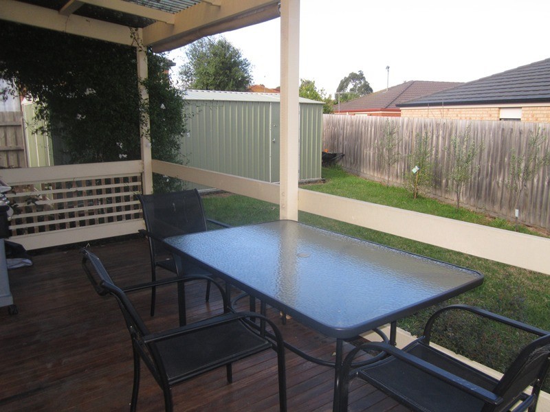 6 Michaelia Close, Cranbourne West VIC 3977