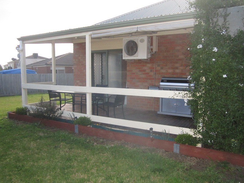 6 Michaelia Close, Cranbourne West VIC 3977