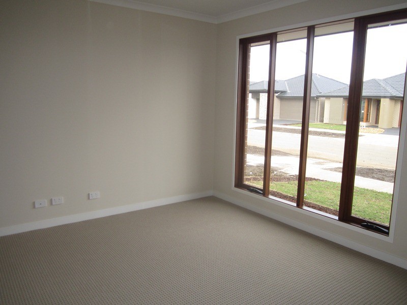 12 Westphalian Rise, Clyde North VIC 3978