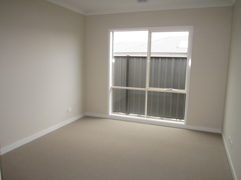 12 Westphalian Rise, Clyde North VIC 3978