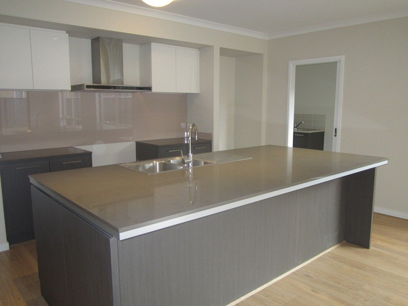 12 Westphalian Rise, Clyde North VIC 3978