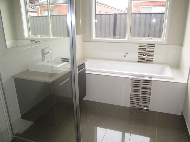 12 Westphalian Rise, Clyde North VIC 3978