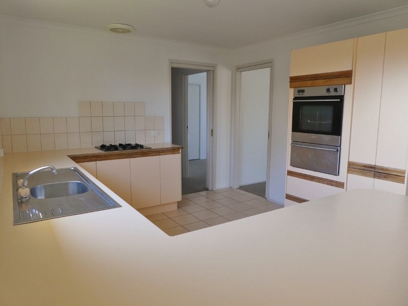 7/4 Blueberry Close, Cranbourne North VIC 3977