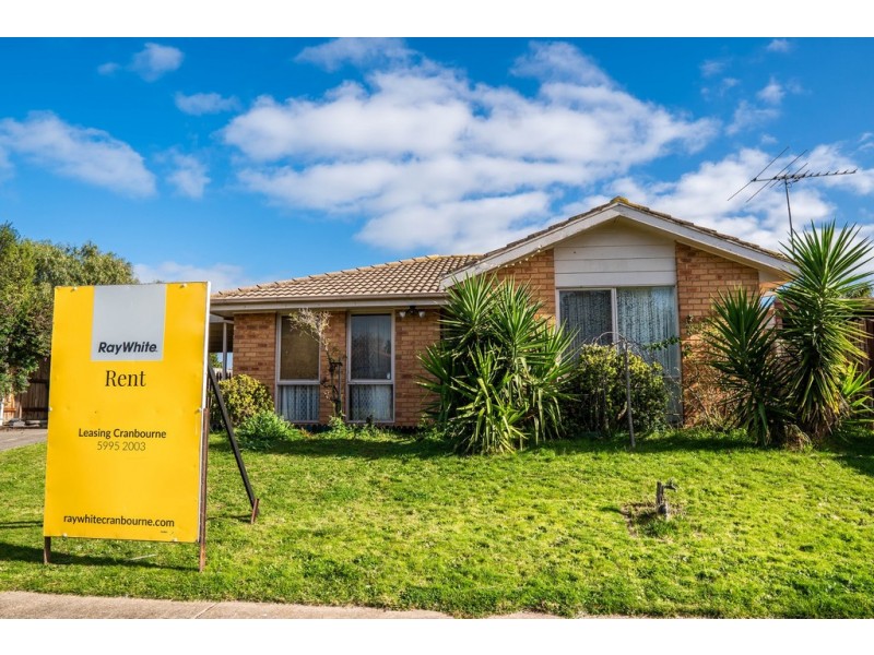 9 Maltravers Crescent, Cranbourne North VIC 3977