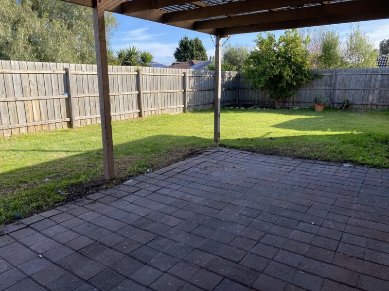 9 Maltravers Crescent, Cranbourne North VIC 3977