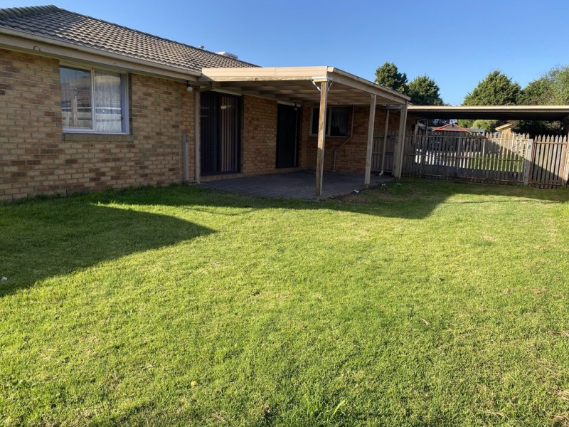9 Maltravers Crescent, Cranbourne North VIC 3977
