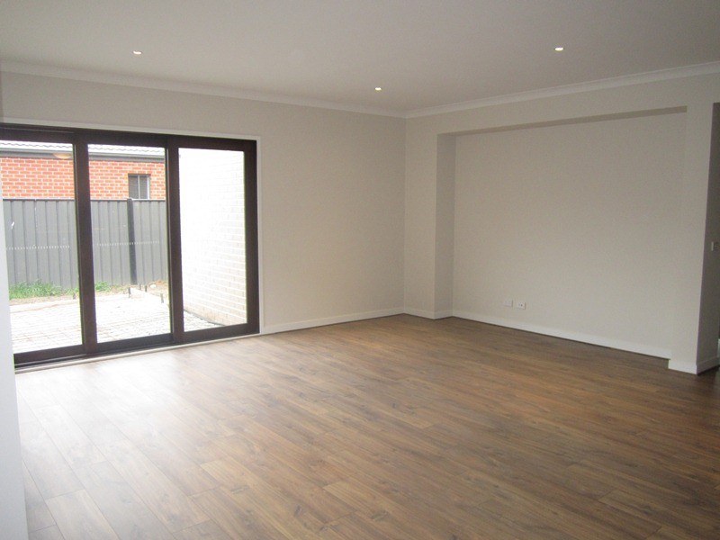 18 Westphalian Rise, Clyde North VIC 3978