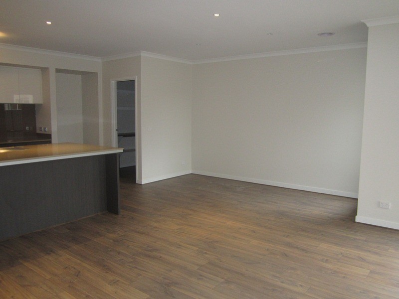 18 Westphalian Rise, Clyde North VIC 3978