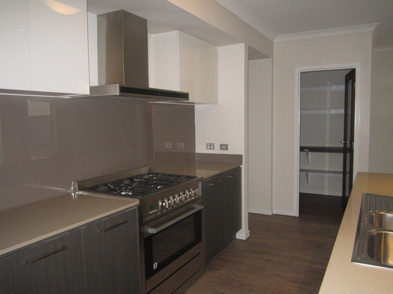 18 Westphalian Rise, Clyde North VIC 3978