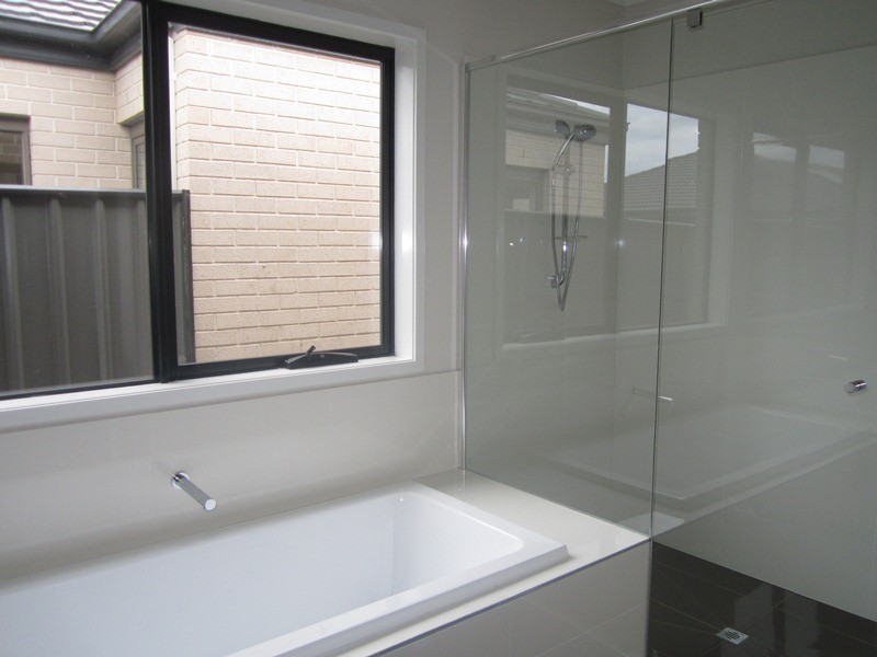 18 Westphalian Rise, Clyde North VIC 3978