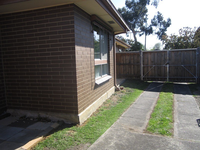 42 Lurline Street, Cranbourne VIC 3977