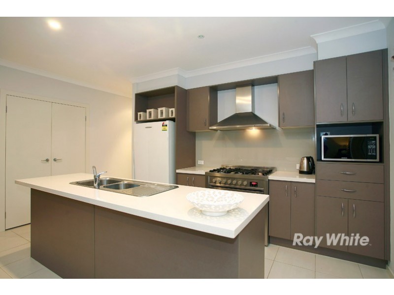 35 Sabel Drive, Cranbourne North VIC 3977