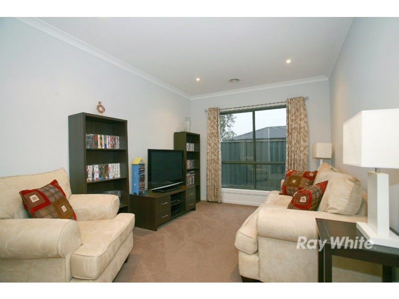 35 Sabel Drive, Cranbourne North VIC 3977