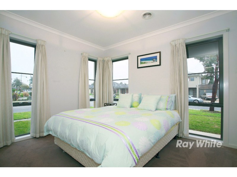 35 Sabel Drive, Cranbourne North VIC 3977