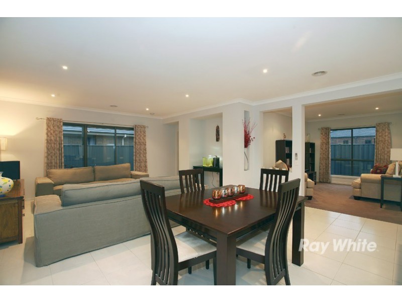 35 Sabel Drive, Cranbourne North VIC 3977