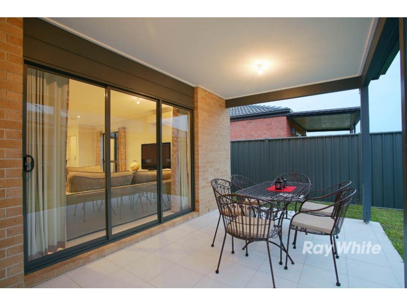 35 Sabel Drive, Cranbourne North VIC 3977