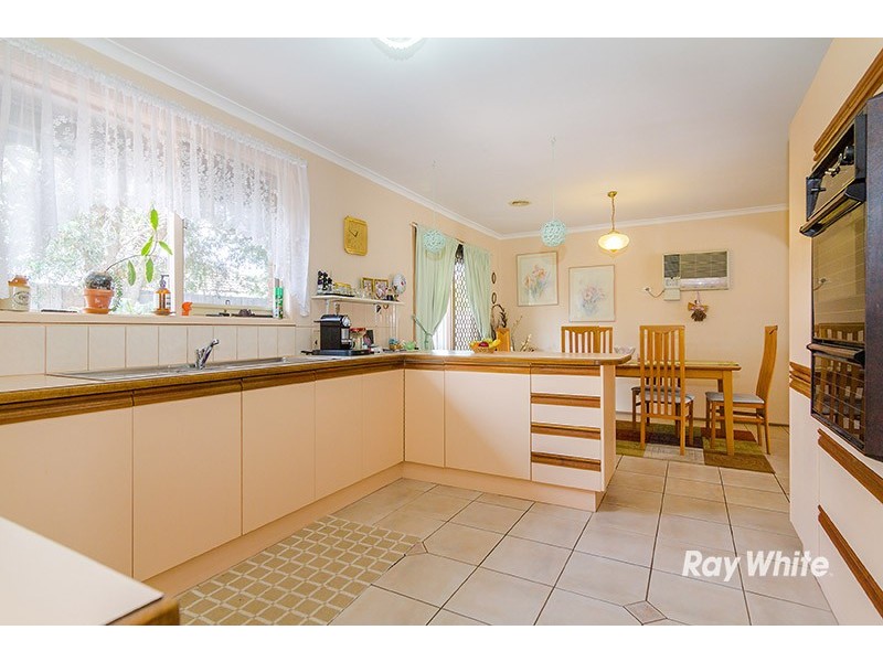 3/4 Blueberry Close, Cranbourne North VIC 3977