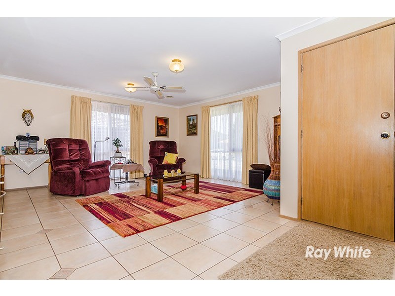 3/4 Blueberry Close, Cranbourne North VIC 3977