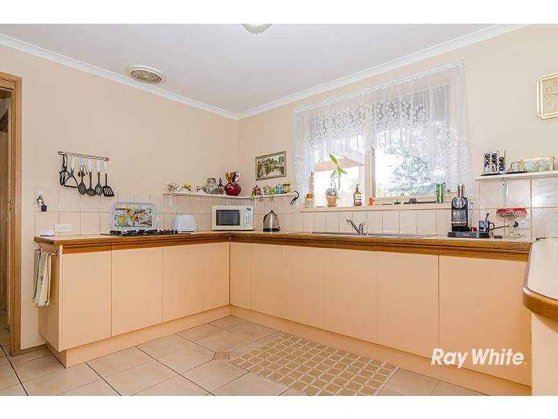 3/4 Blueberry Close, Cranbourne North VIC 3977