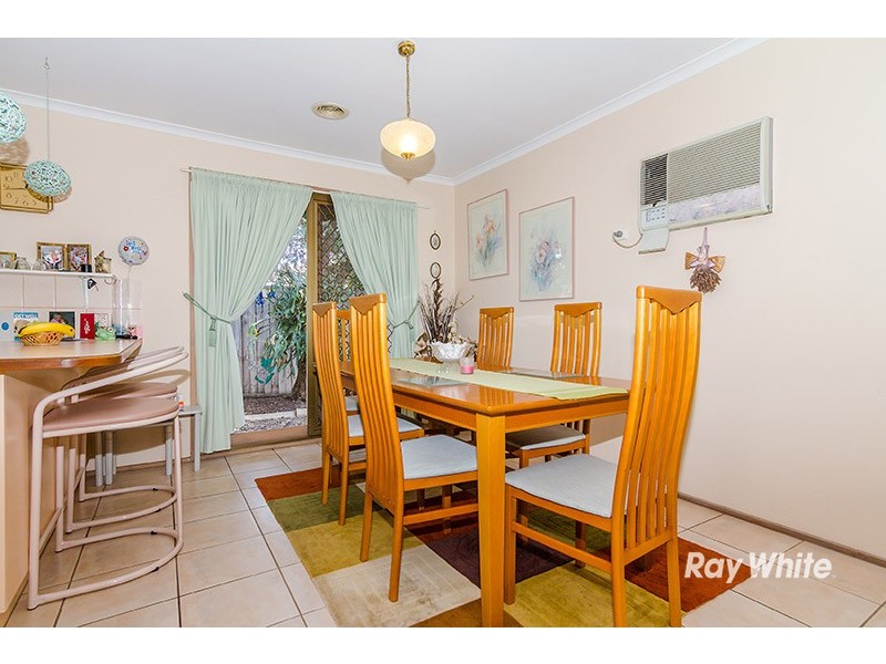 3/4 Blueberry Close, Cranbourne North VIC 3977