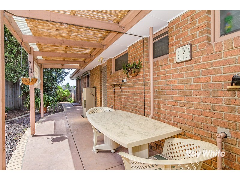 3/4 Blueberry Close, Cranbourne North VIC 3977