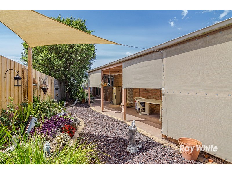 3/4 Blueberry Close, Cranbourne North VIC 3977