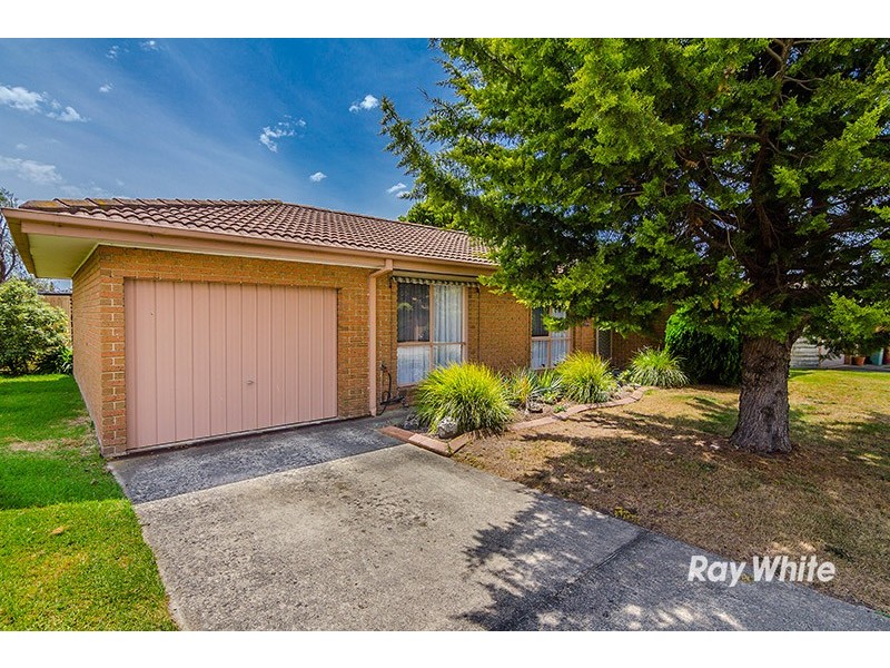 3/4 Blueberry Close, Cranbourne North VIC 3977