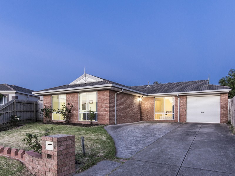 6 Brad Court, Cranbourne North VIC 3977