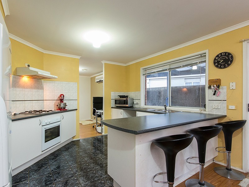 6 Brad Court, Cranbourne North VIC 3977