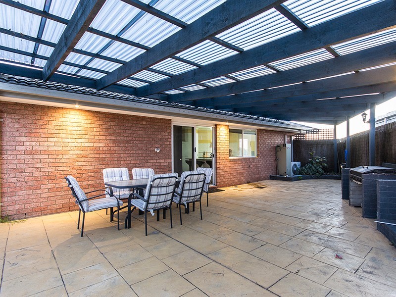 6 Brad Court, Cranbourne North VIC 3977