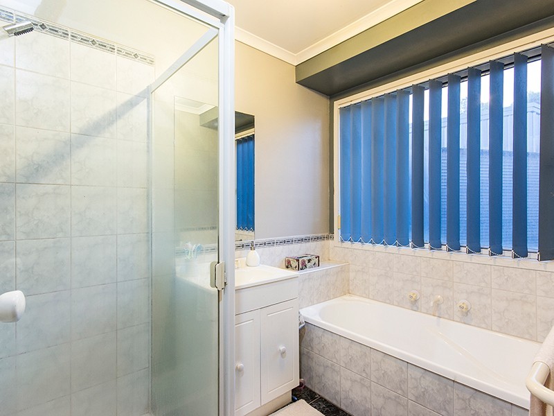 6 Brad Court, Cranbourne North VIC 3977