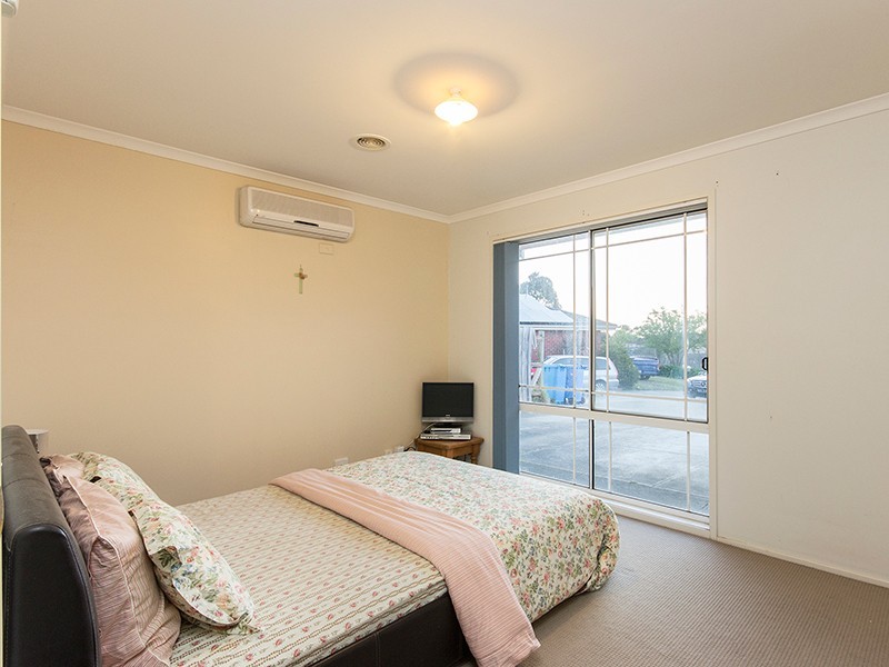 6 Brad Court, Cranbourne North VIC 3977
