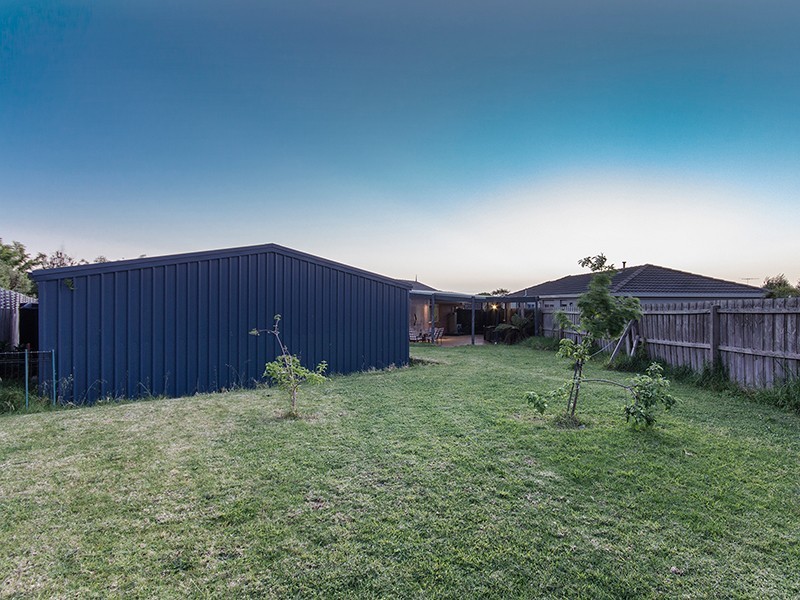 6 Brad Court, Cranbourne North VIC 3977