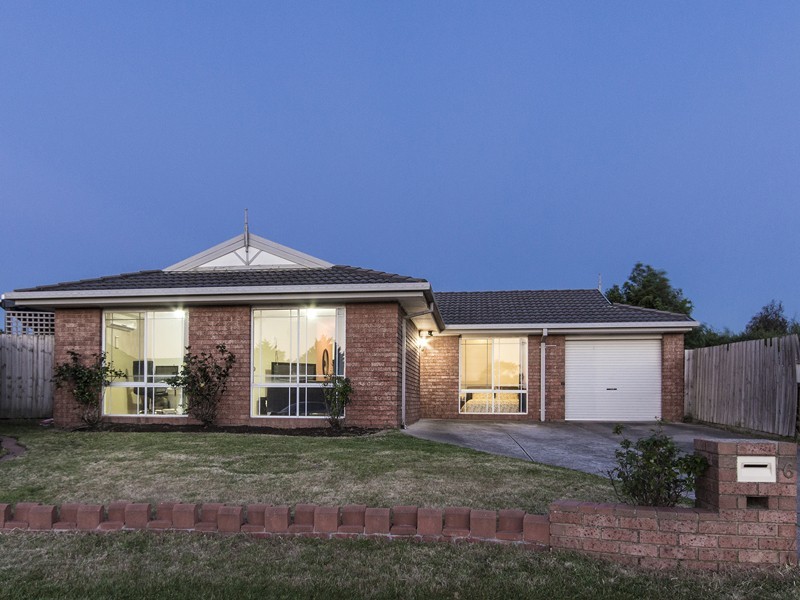 6 Brad Court, Cranbourne North VIC 3977
