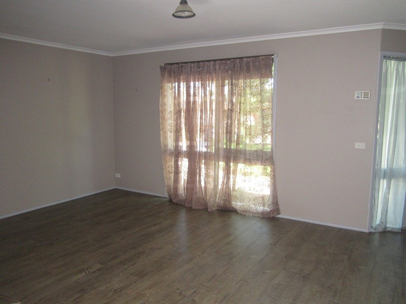 38 Maltravers Crescent, Cranbourne North VIC 3977