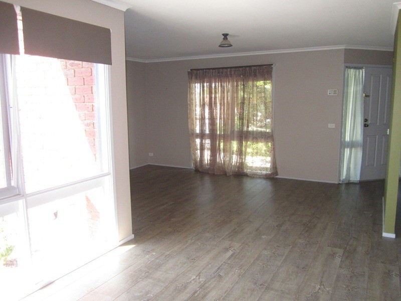 38 Maltravers Crescent, Cranbourne North VIC 3977