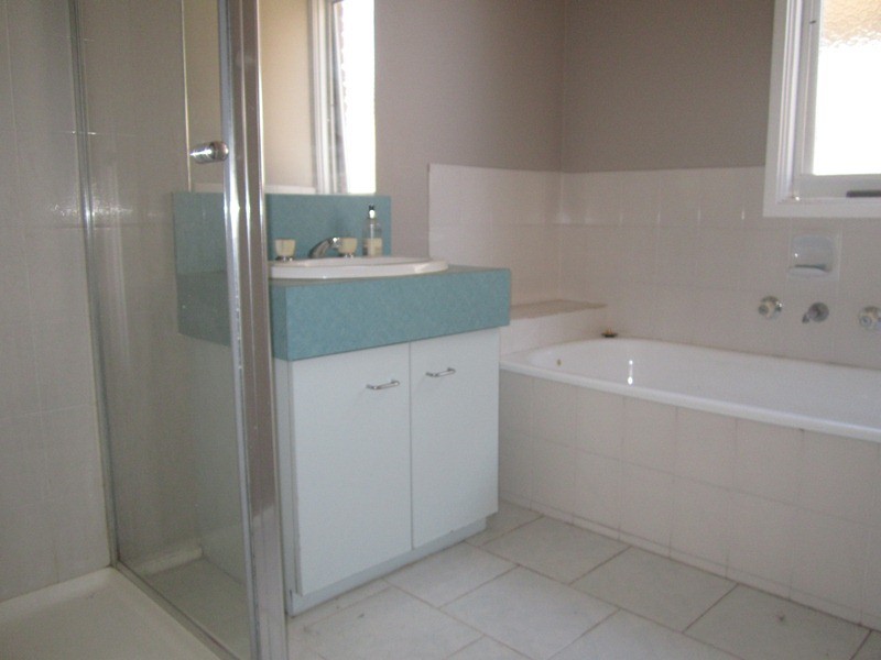 38 Maltravers Crescent, Cranbourne North VIC 3977