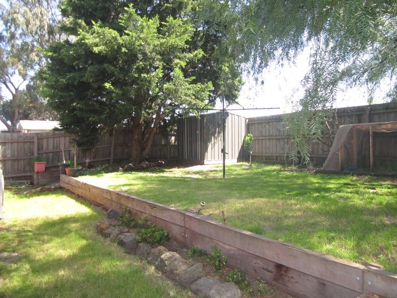 38 Maltravers Crescent, Cranbourne North VIC 3977