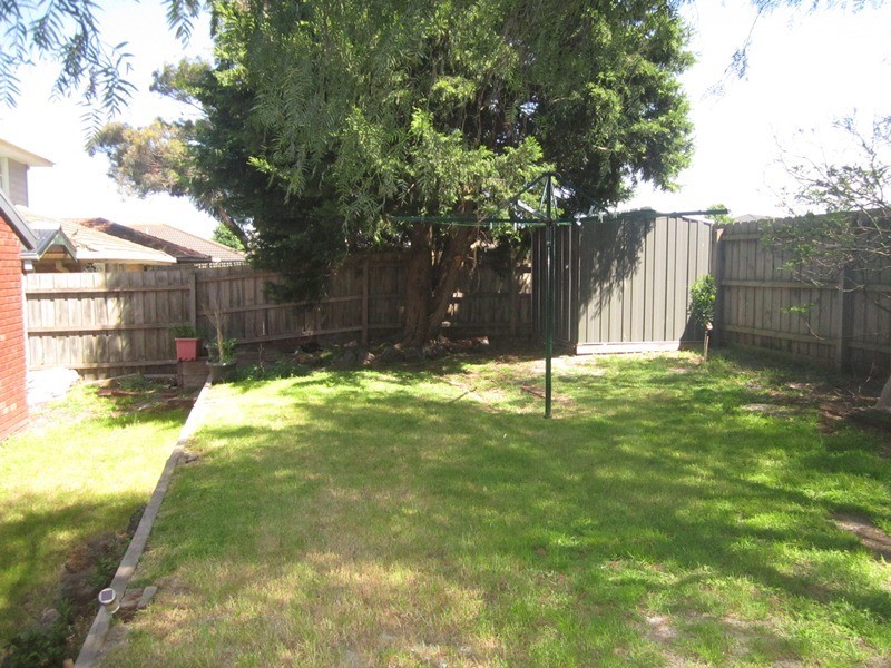 38 Maltravers Crescent, Cranbourne North VIC 3977