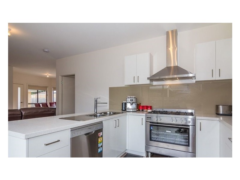 28a Cochrane Street, Cranbourne VIC 3977