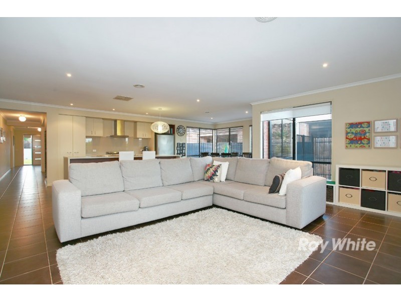 22 Melington Drive, Lyndhurst VIC 3975