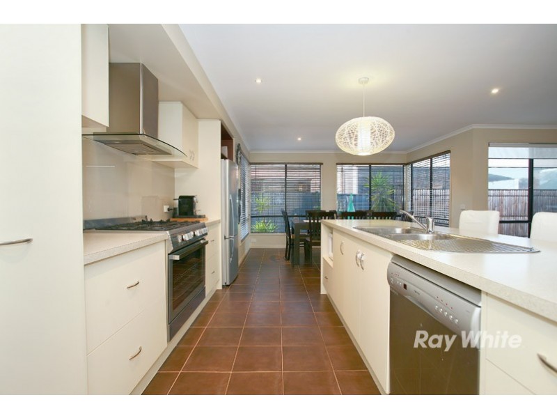 22 Melington Drive, Lyndhurst VIC 3975
