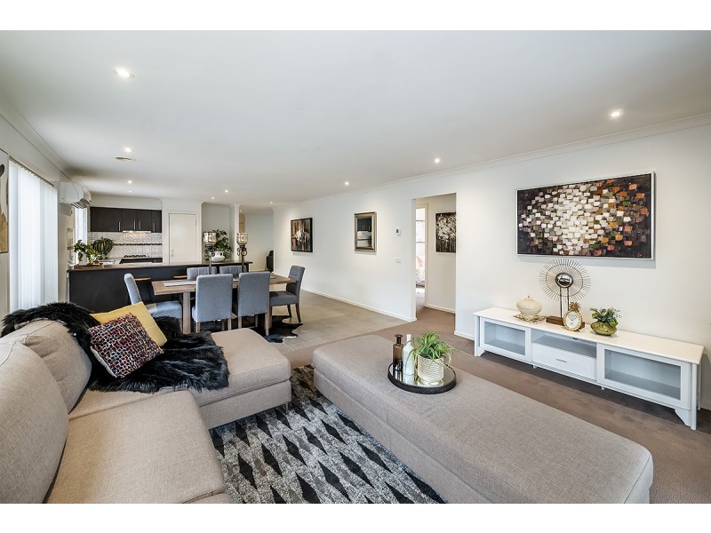 4 Islington Avenue, Cranbourne North VIC 3977