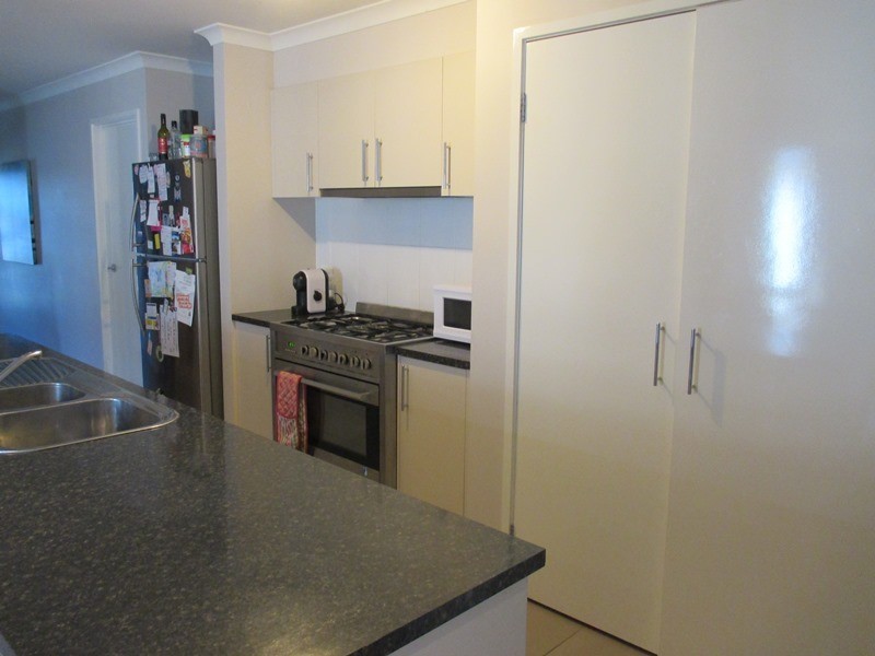 39 Stately Drive, Cranbourne East VIC 3977