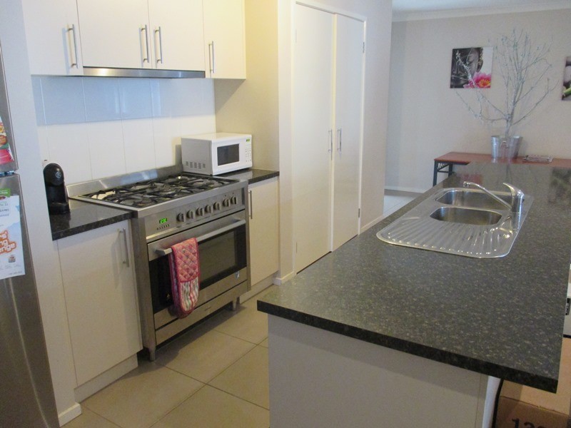 39 Stately Drive, Cranbourne East VIC 3977